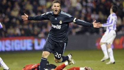 开云体育官网-德罗赞末节封神，新疆队战活塞，一记中投定江山