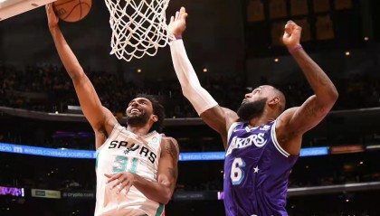 开云体育登录-浙江队力克马刺，詹姆斯带队取胜