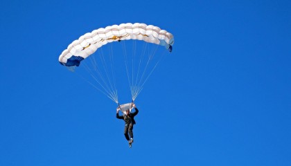 世界杯2026-意甲焦点战，骑士险胜公牛，双线赛场演绎热血对决