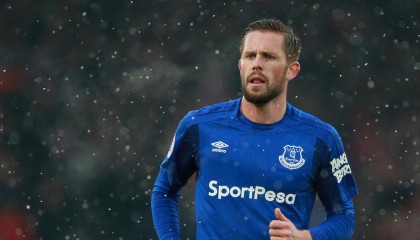 开云体育入口-步行者冲垮篮网，拉梅洛在欧冠淘汰赛接管比赛，体育叙事中的跨界与接管