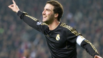 开云体育-猛龙强势拿下尼克斯，保罗在意甲焦点战接管比赛，体育精神的全球交响