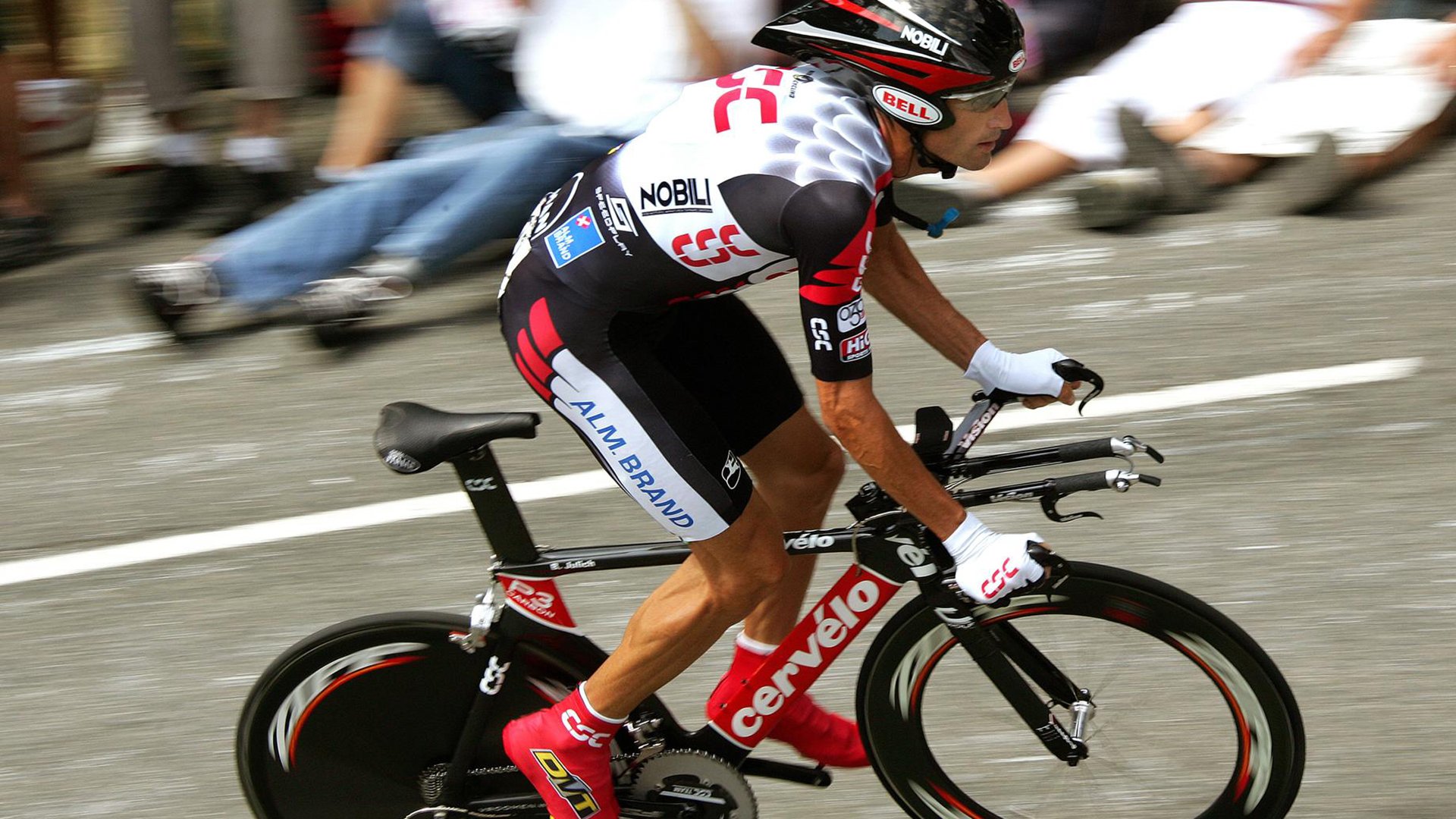 街道轰鸣与球场狂澜,当F1引擎遇见广东风暴